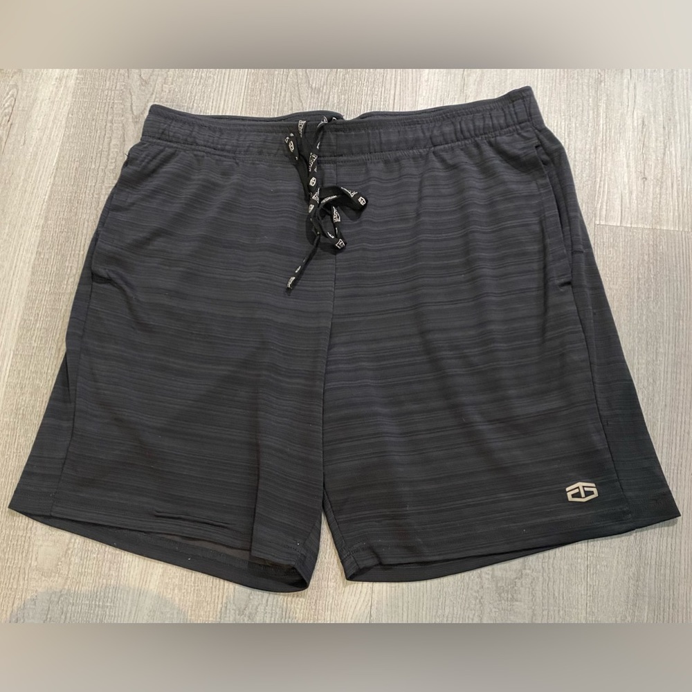 Tapout "Maximum Range" Comfort Fit Shorts. Size L. Color Charcoal Grey. Stretch